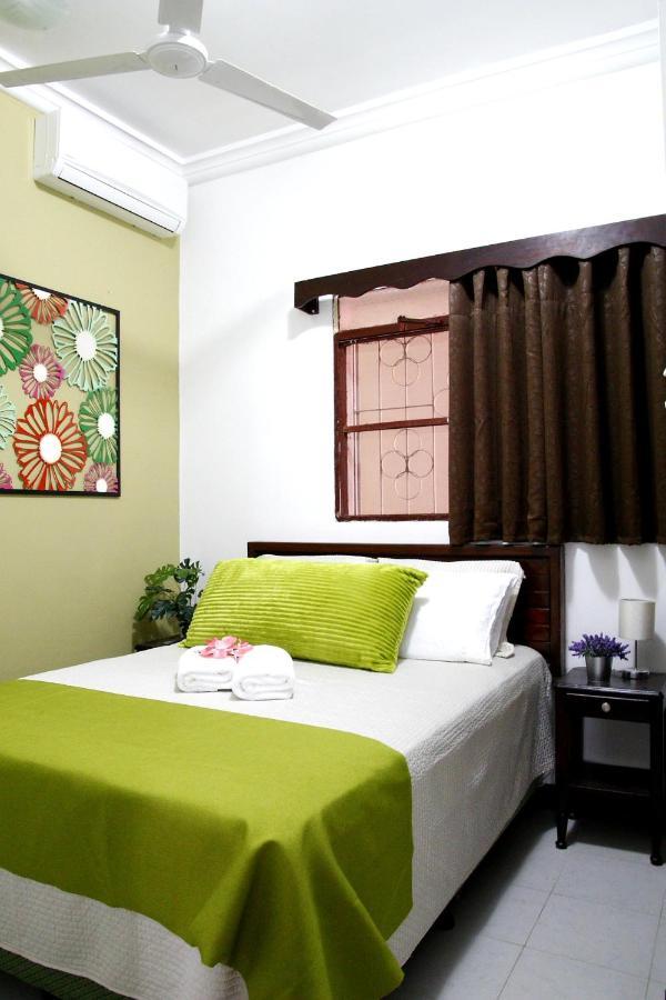 Amina Inn Флорес Екстериор снимка