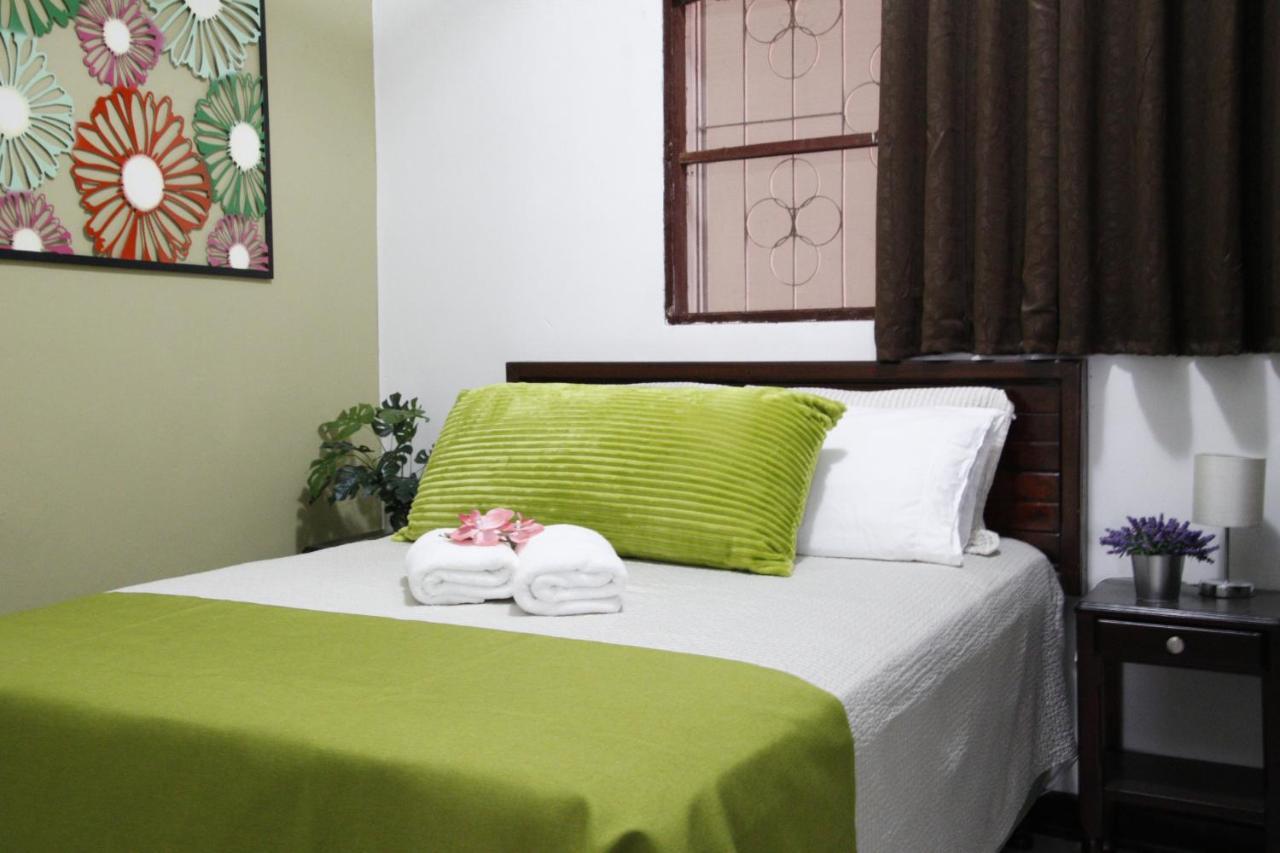 Amina Inn Флорес Екстериор снимка