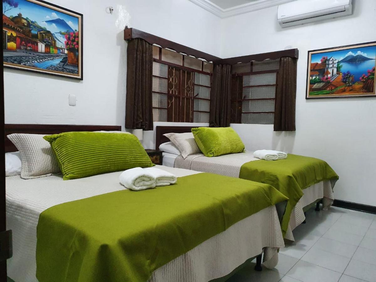 Amina Inn Флорес Екстериор снимка