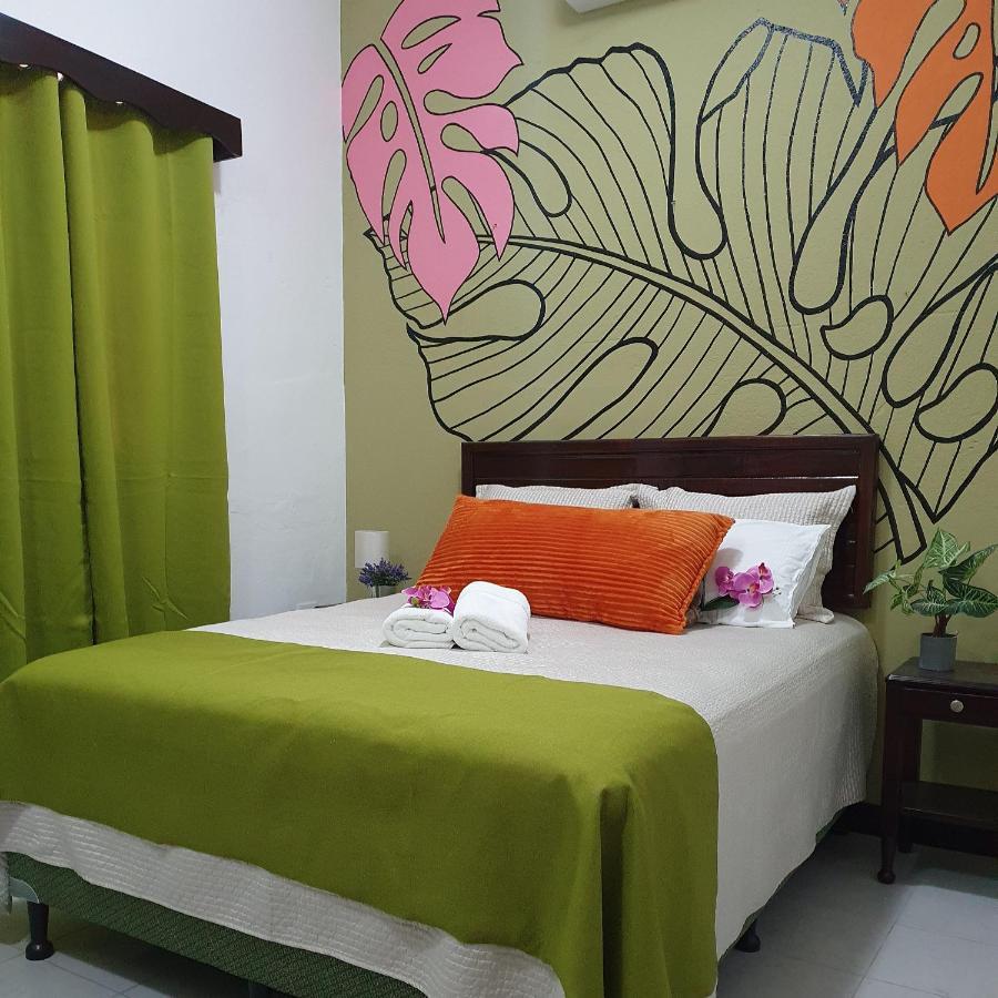 Amina Inn Флорес Екстериор снимка