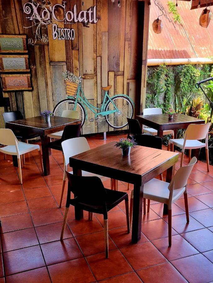Amina Inn Флорес Екстериор снимка