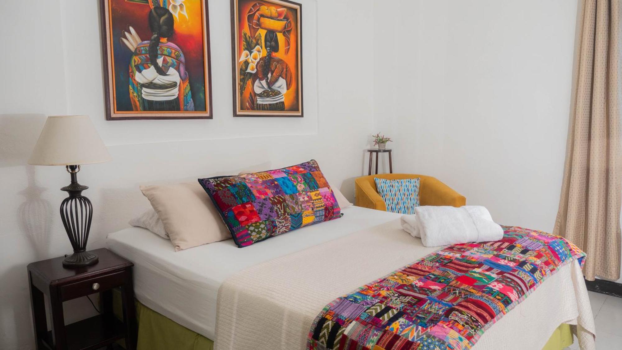 Amina Inn Флорес Екстериор снимка