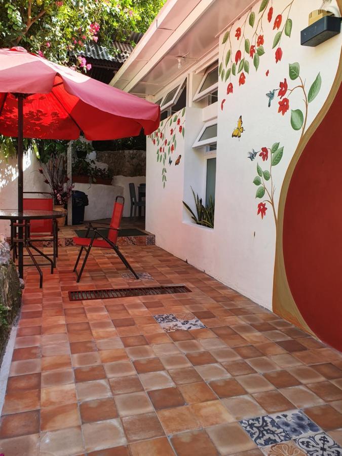 Amina Inn Флорес Екстериор снимка